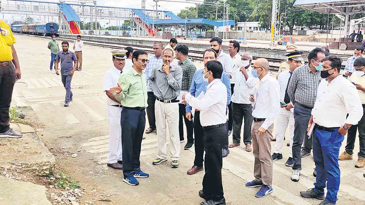 ఆర్‌యూబీల సమస్యలు పరిష్కరిస్తాం