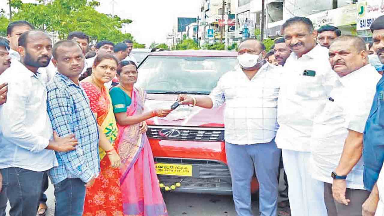 కలిసికట్టుగా కృషి చేస్తేనే అభివృద్ధి