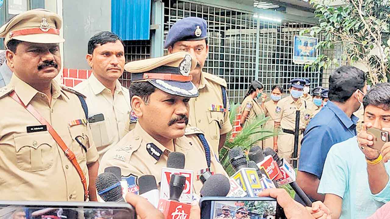 నేరాలను పూర్తిస్ధాయిలో అదుపుచేసేందుకు కృషి