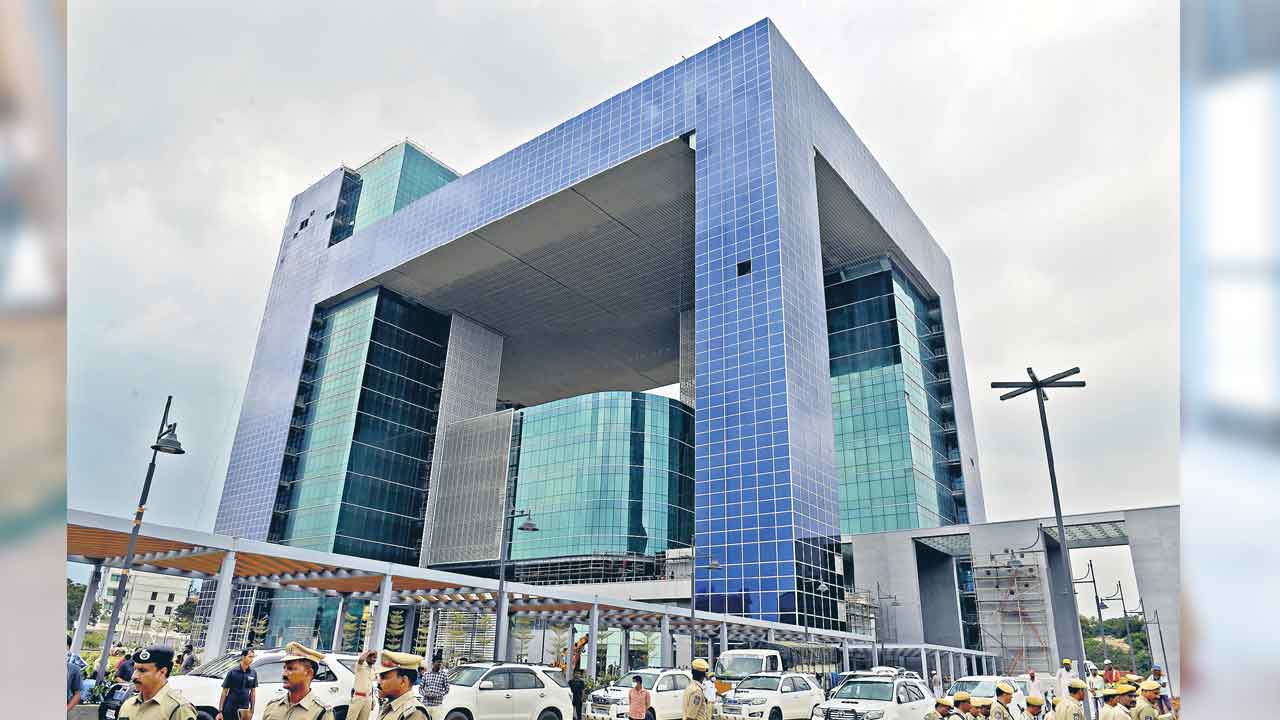 4నకమాండ్‌ కంట్రోల్‌