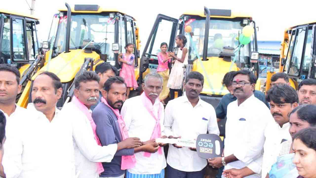 దళితుల ఇంట.. కాంతిరేఖలు