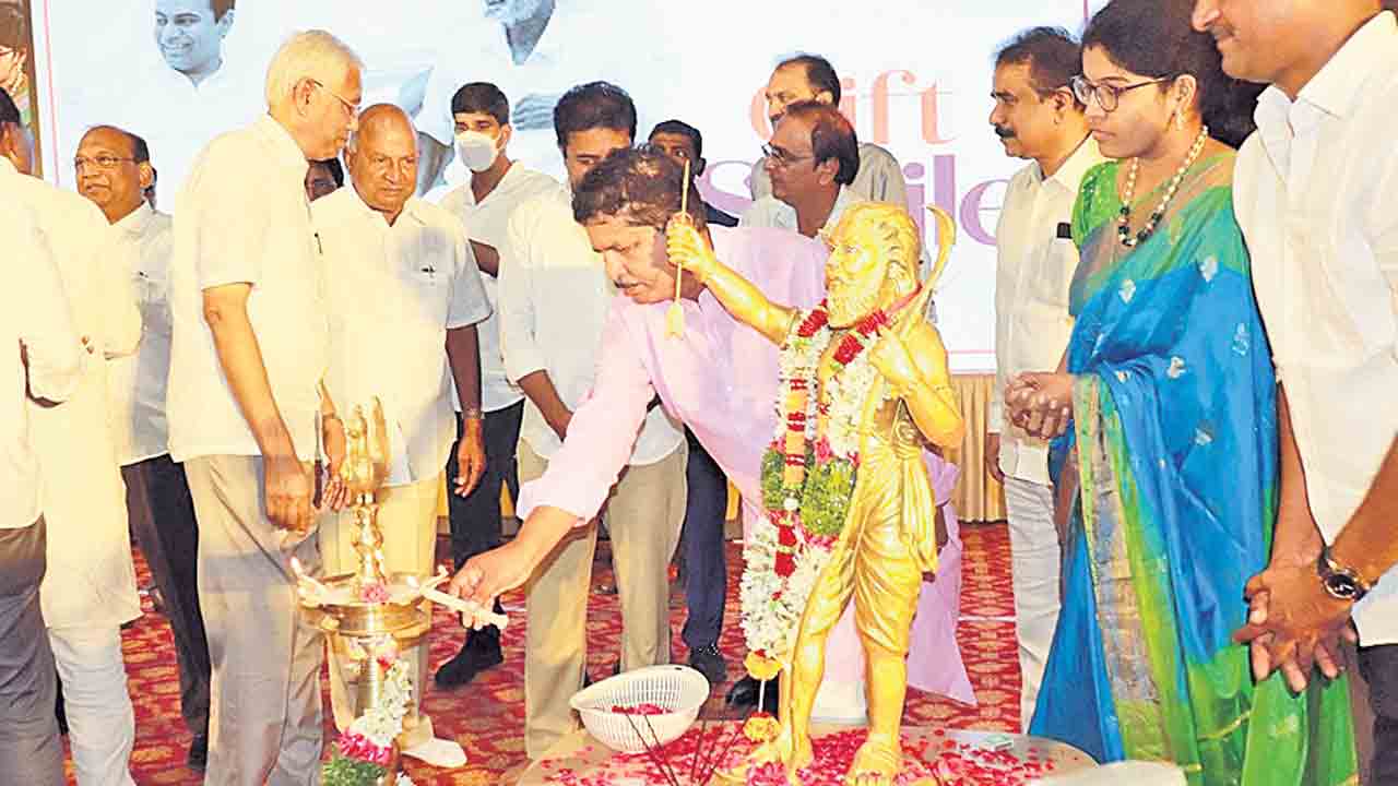 దివ్యాంగుల్లో ఆత్మైస్థెర్యం నింపేందుకు కృషి