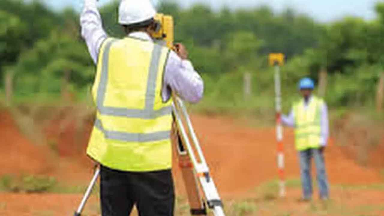 ఏపీలో భూముల రీసర్వే ట్రైనింగ్ పరీక్షలు వాయిదా వేయాలి