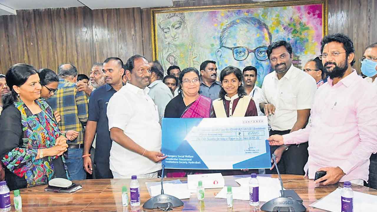 తెలంగాణ గురుకులాలు దేశానికే ఆదర్శం