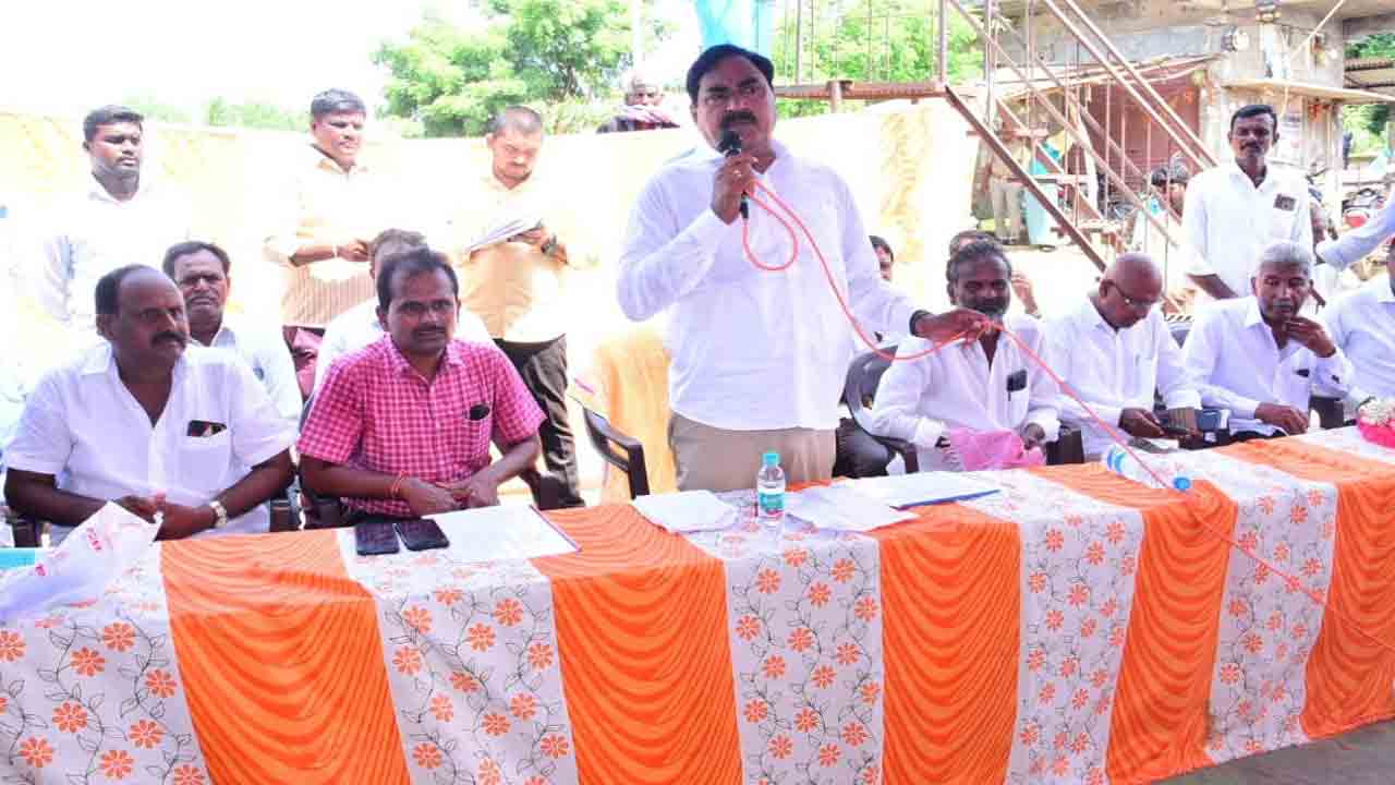 దళితుల సంక్షేమానికి పెద్దపీట