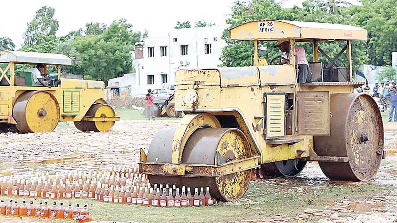 నెల్లూరులో 3 కోట్ల విలువైన మద్యం ధ్వంసం