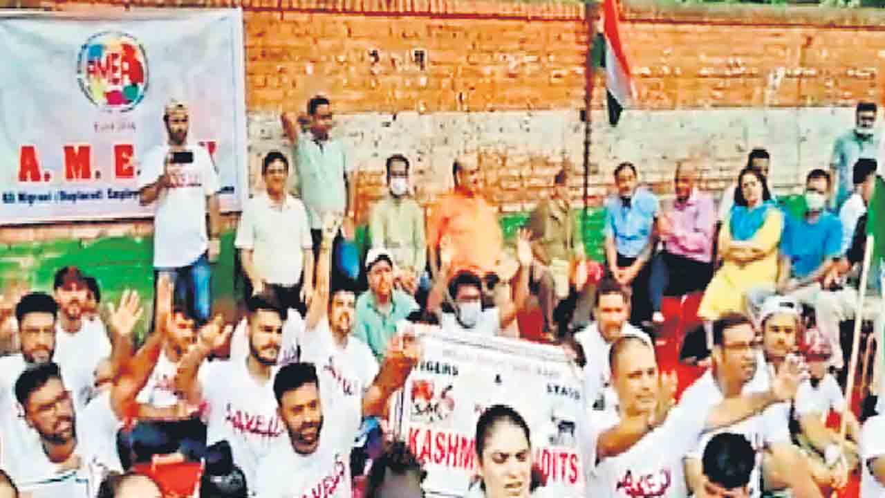 హస్తినకు పండిట్‌ సెగ