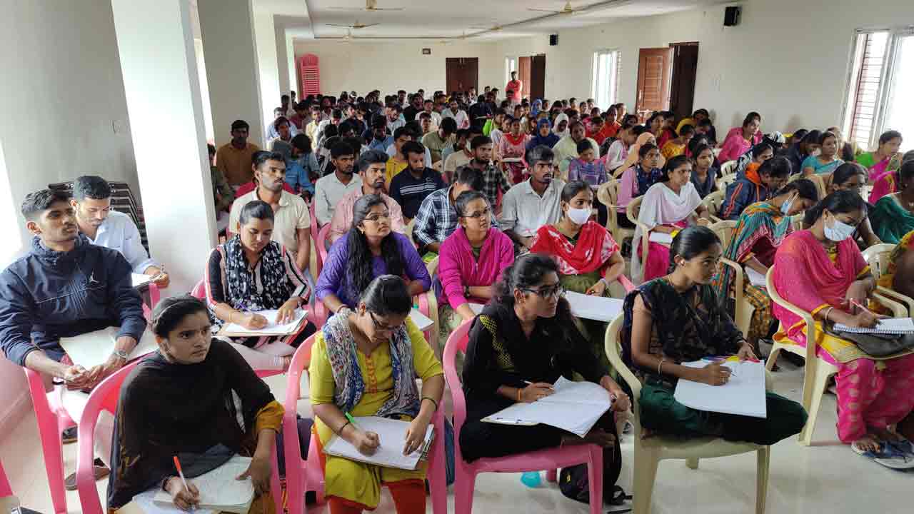 సర్కార్‌ కొలువే లక్ష్యంగా..