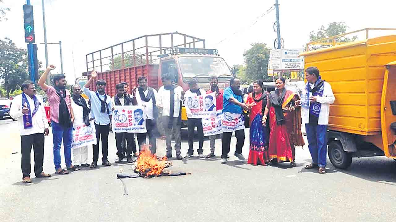 వర్గీకరణపై బీజేపీ నాన్చుడు ధోరణి వీడాలి..