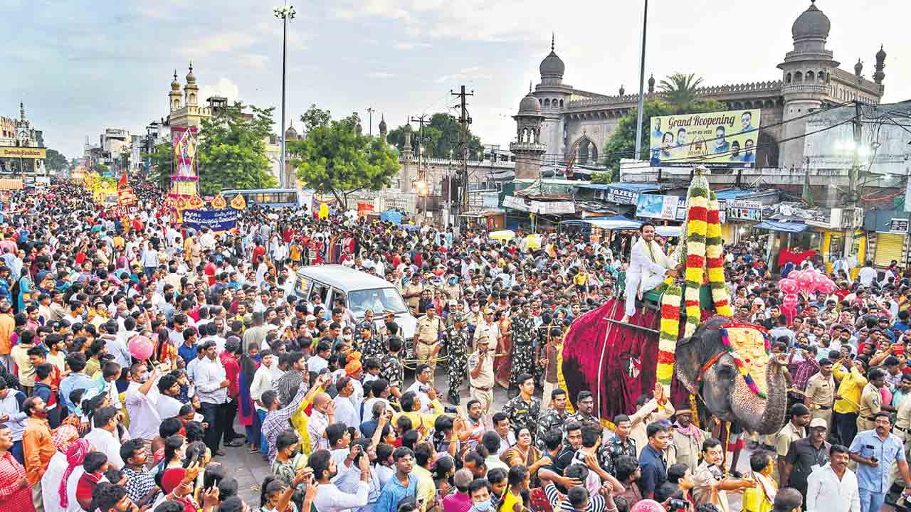 పాత నగరం.. ఘటాల ఉత్సవం..