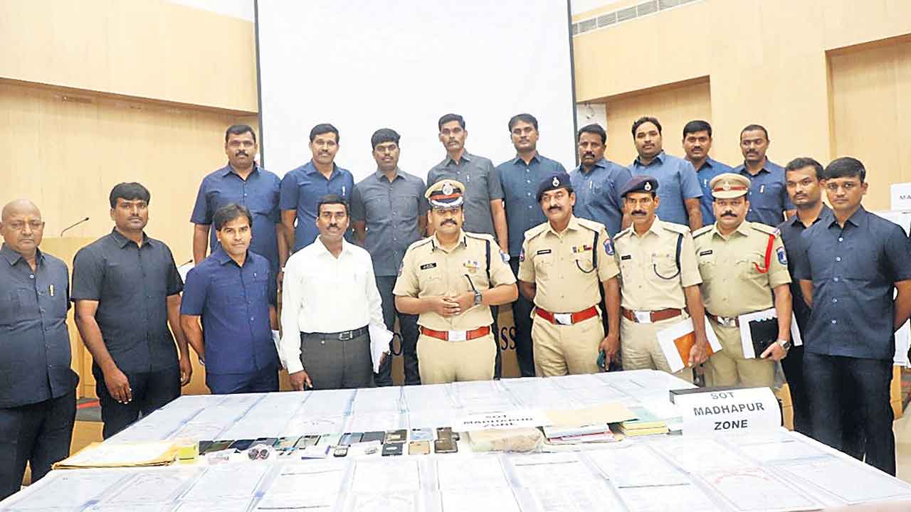 నకిలీ సర్టిఫికెట్ల దందా..!