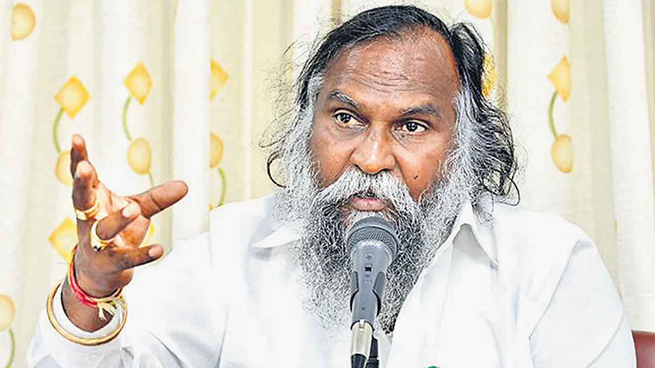 రేవంత్‌రెడ్డి ఎవడు.. మమ్మల్ని అనడానికి!