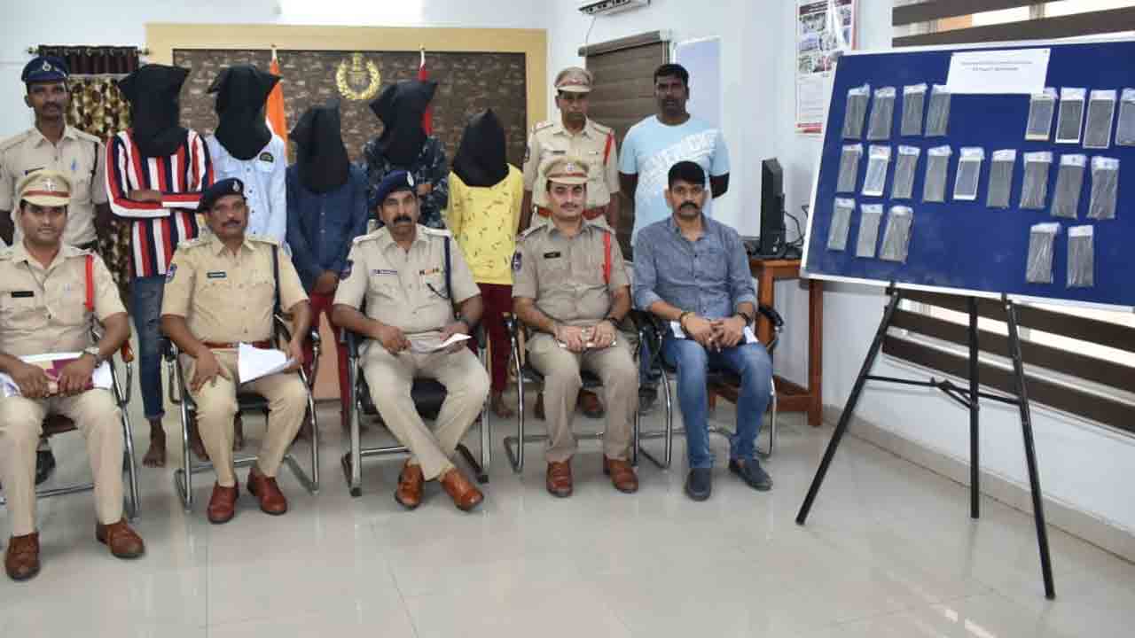 జల్సాలకు అలవాటు పడి చోరీలు