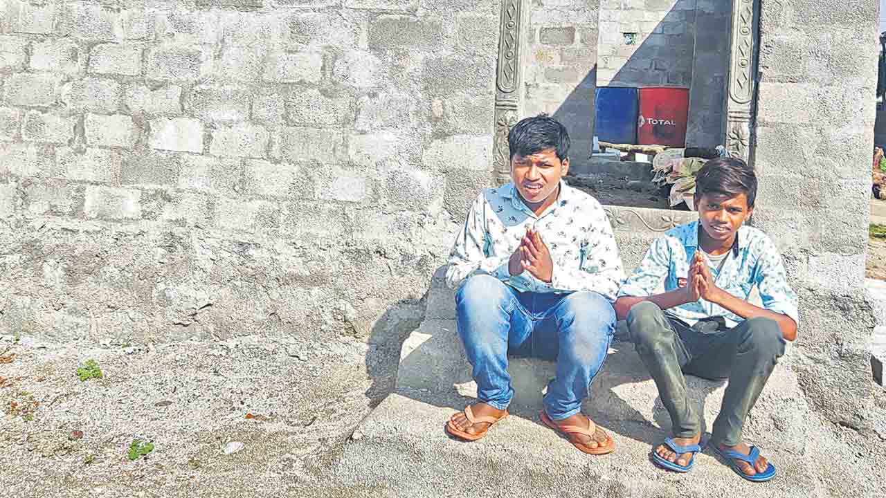 ఆపన్నహస్తం కోసం..