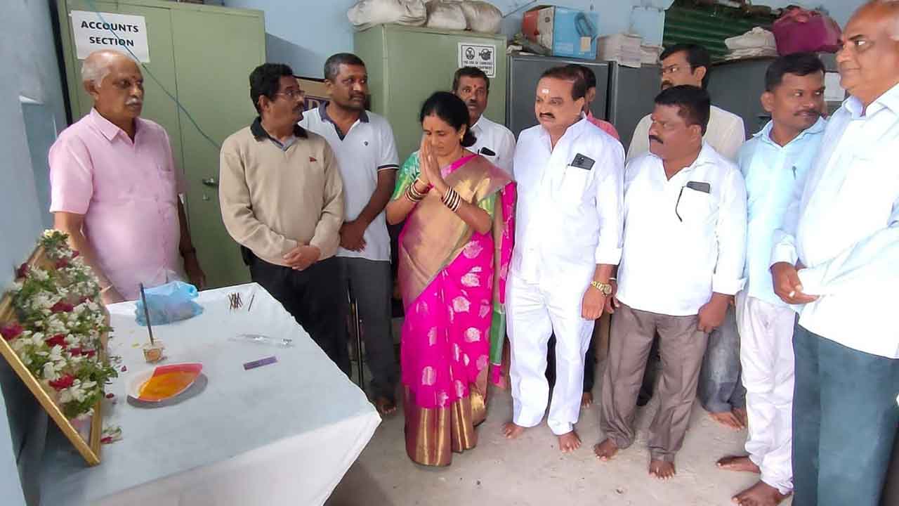 బతుకమ్మ చీరలతో నేతన్నకు ఉపాధి