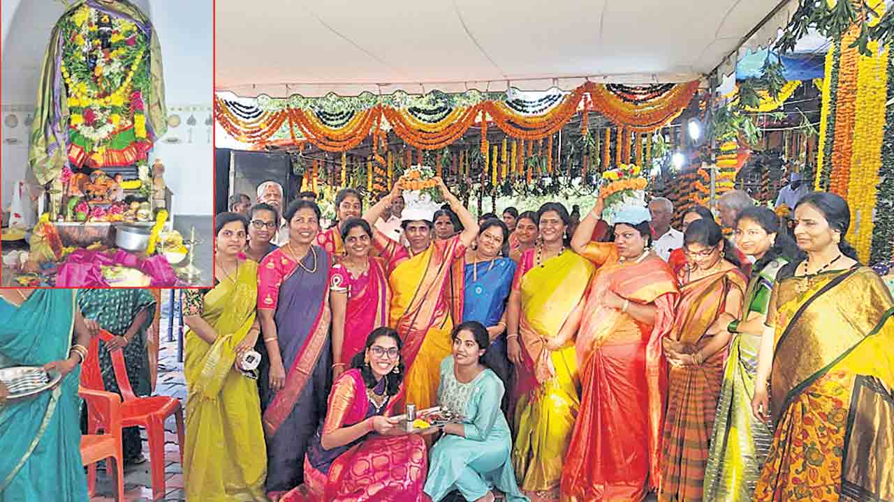 ఘనంగా పోచమ్మ విగ్రహ ప్రతిష్ఠ