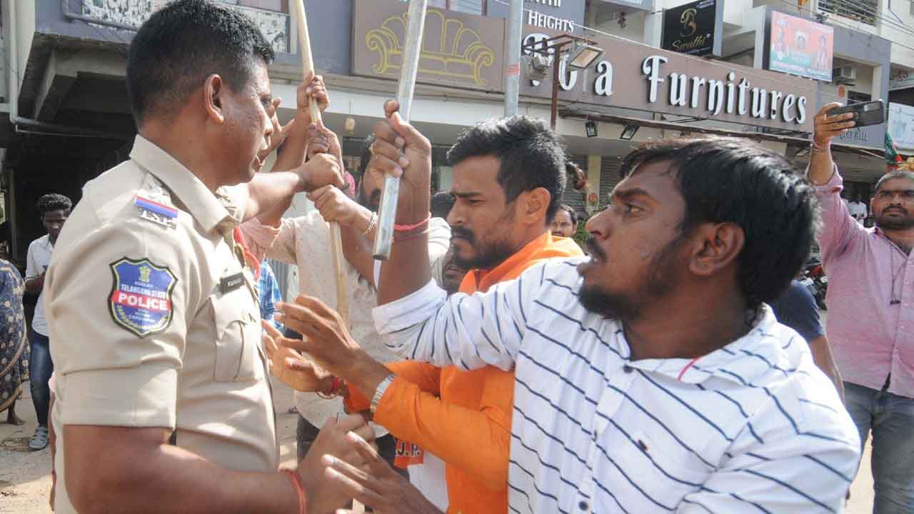 కమలం, హస్తం కట్టెల యుద్ధం