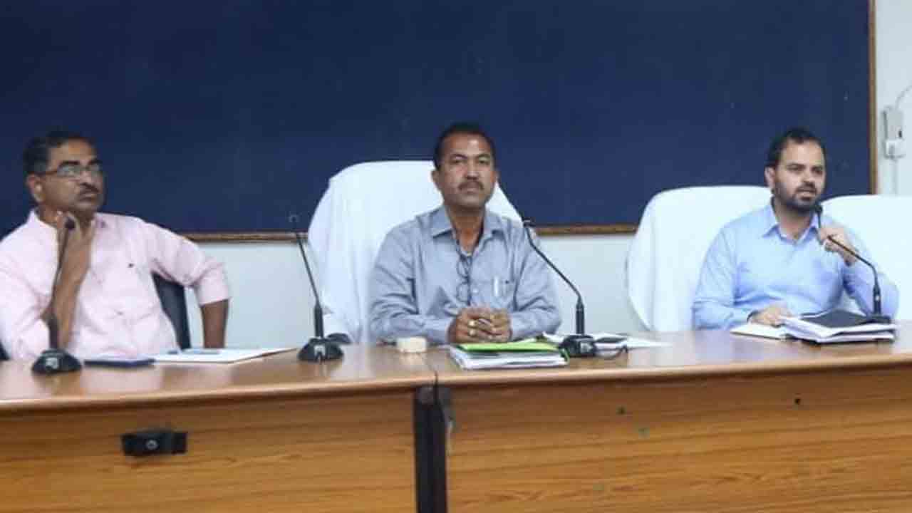 పాఠశాలల ఆన్‌లైన్‌ పూర్తి చేయాలి