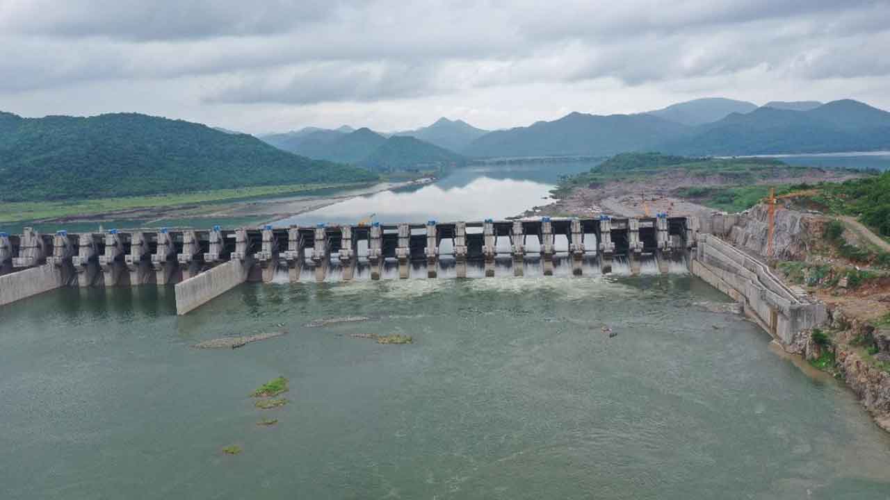 ఏపీలో భారీ వర్షాలు.. జలాశయాలకు వచ్చి చేరుతున్న వరద నీరు