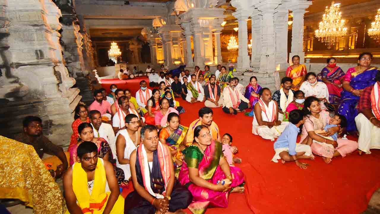 యాదాద్రిలో నిత్య కోలాహలం