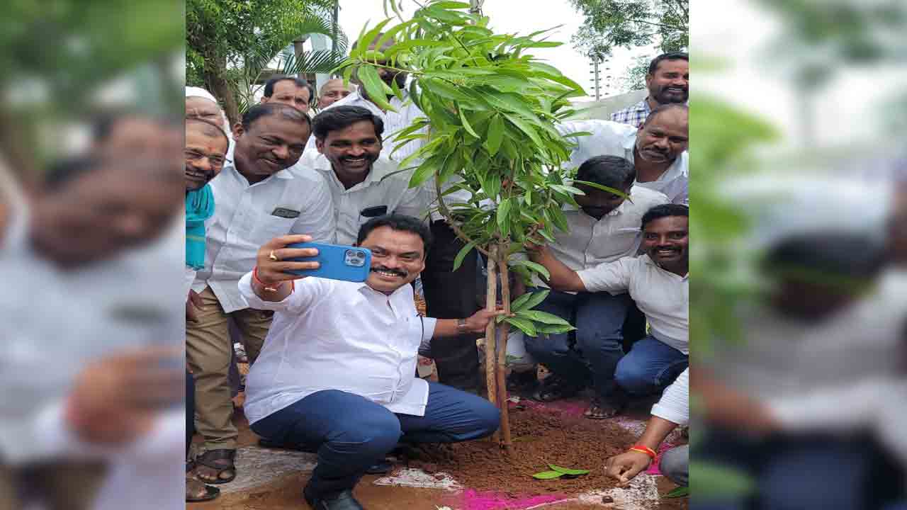 యువతకు మార్గదర్శకుడు కేటీఆర్‌