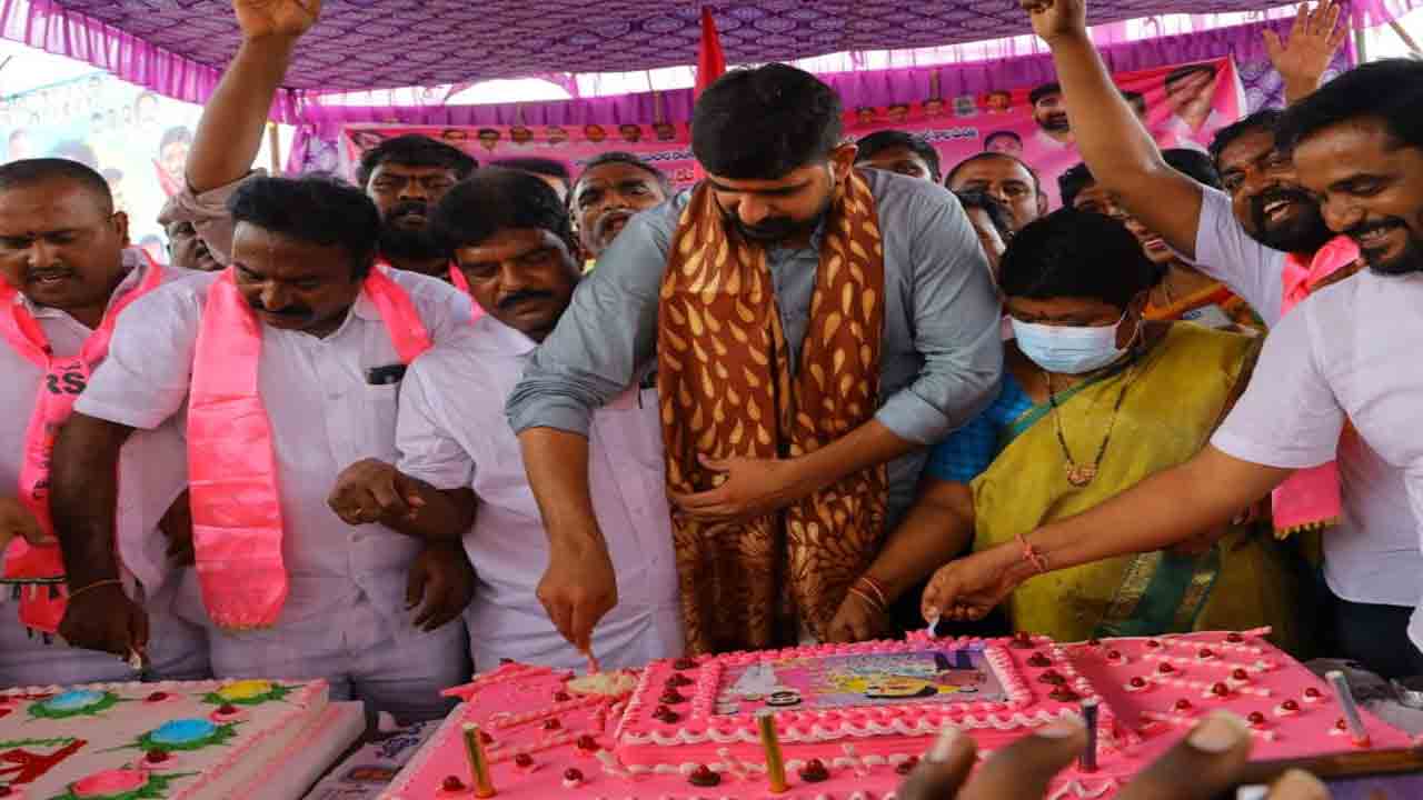 జమ్మికుంట-హుజూరాబాద్‌ను జంట నగరాలుగా తీర్చిదిద్దుతాం