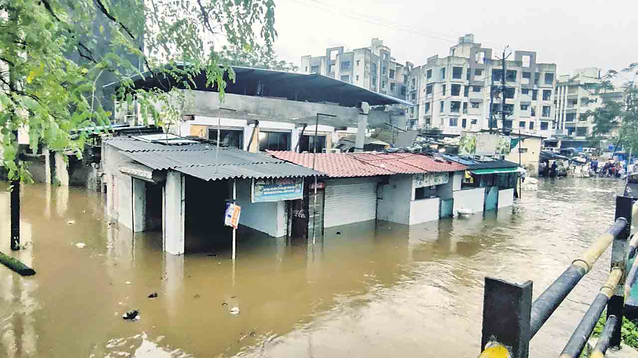 కుండపోత వానలు