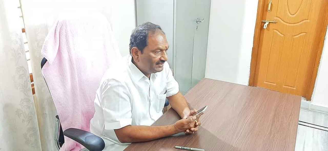 అందుబాటులో ఉండాలి