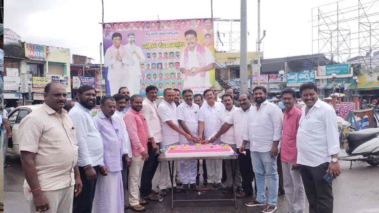 అంబరాన్నంటిన అభిమానం