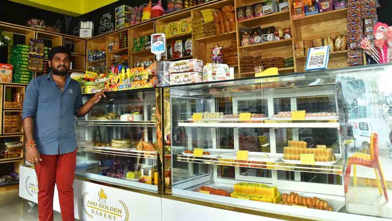 బేకరీతో ఉపాధి.. ‘దళిత బంధు’ దిద్దిన జీవితం