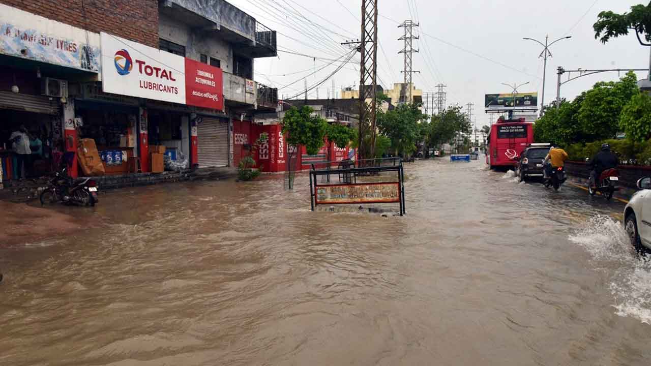 వదలని వాన