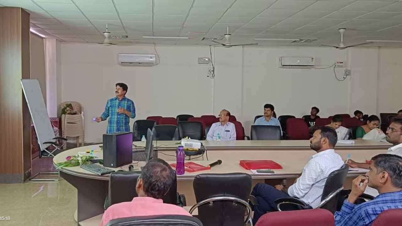 డ్రోన్‌ టెక్నాలజీపై అవగాహన పెంచుకోవాలి