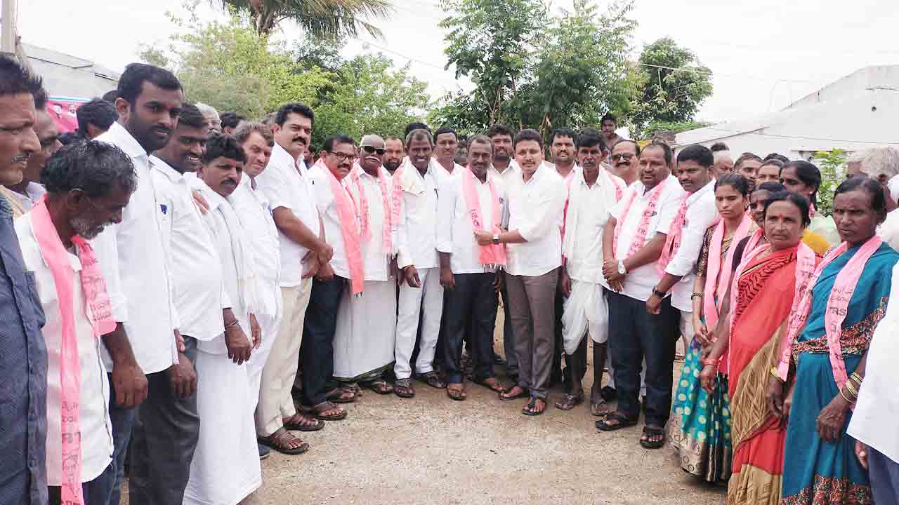 అభివృద్ధికి ఆకర్షితులై టీఆర్‌ఎస్‌లో చేరికలు