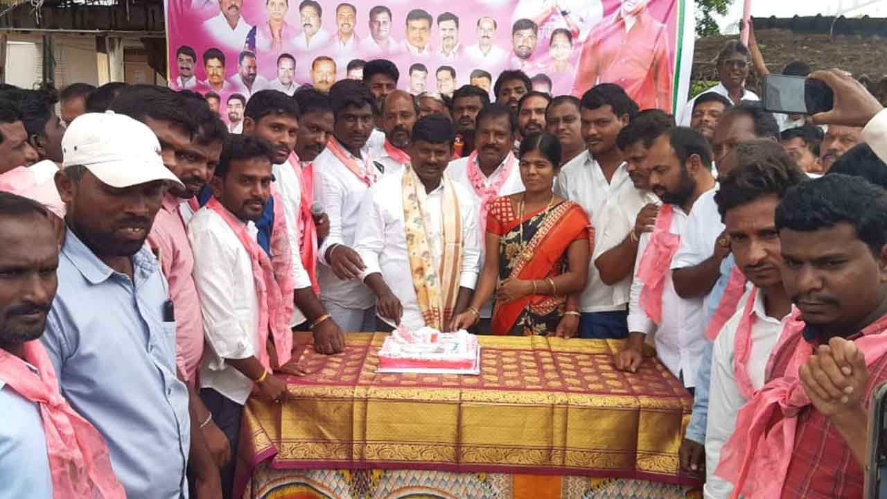 ఘనంగా మంత్రి కేటీఆర్‌ జన్మదిన వేడుకలు