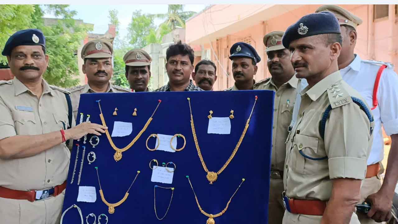 తాళం వేసి ఉన్న ఇండ్లే టార్గెట్‌