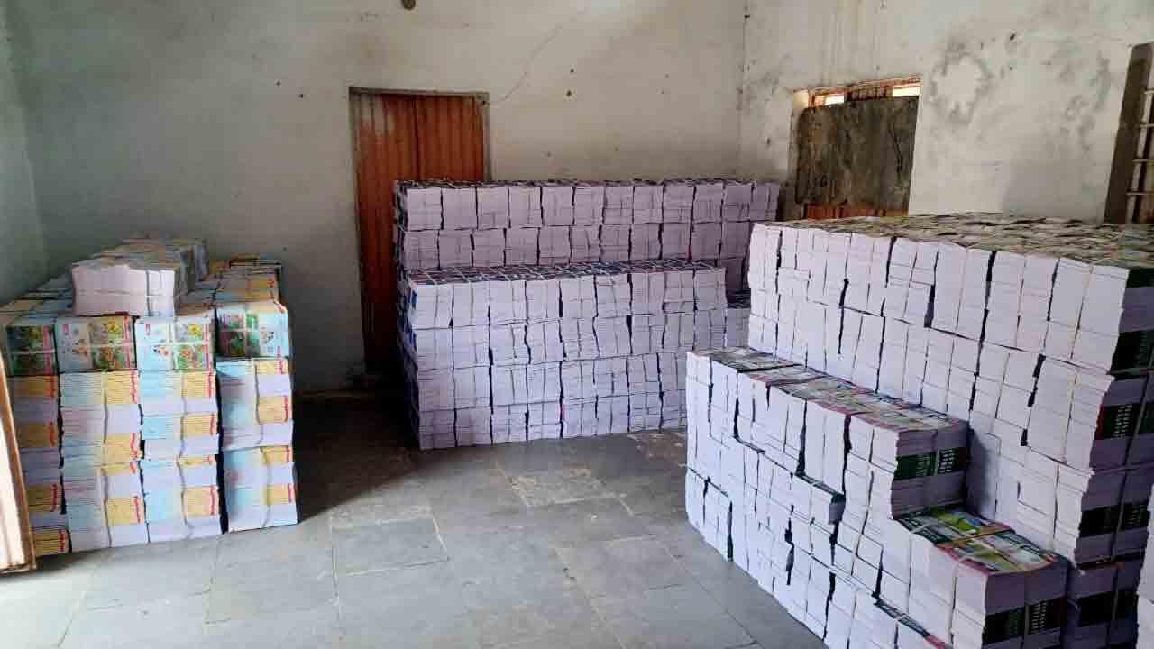 పాఠ్య పుస్తకాలు వచ్చినయ్‌