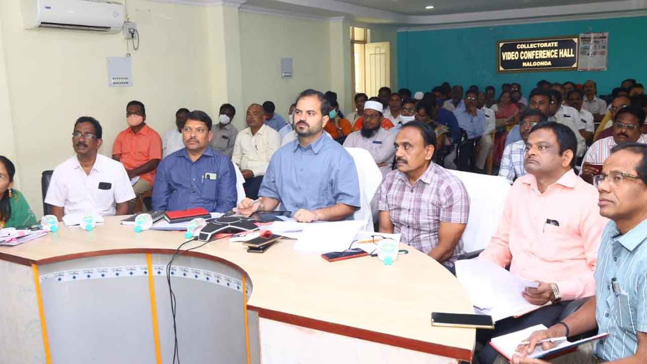 పారిశుధ్యంపై ప్రత్యేక శ్రద్ధ వహించాలి