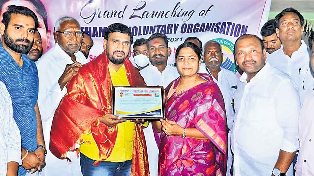 పుడమితల్లి పురిటిబిడ్డ చీరాలరాజుచీరాలరాజు