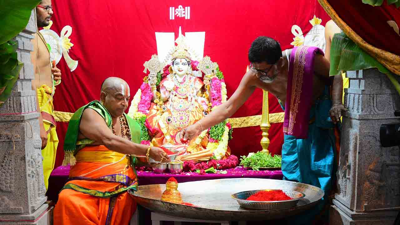 శాస్ర్తోక్తంగా శ్రావణలక్ష్మి కోటి కుంకుమార్చన