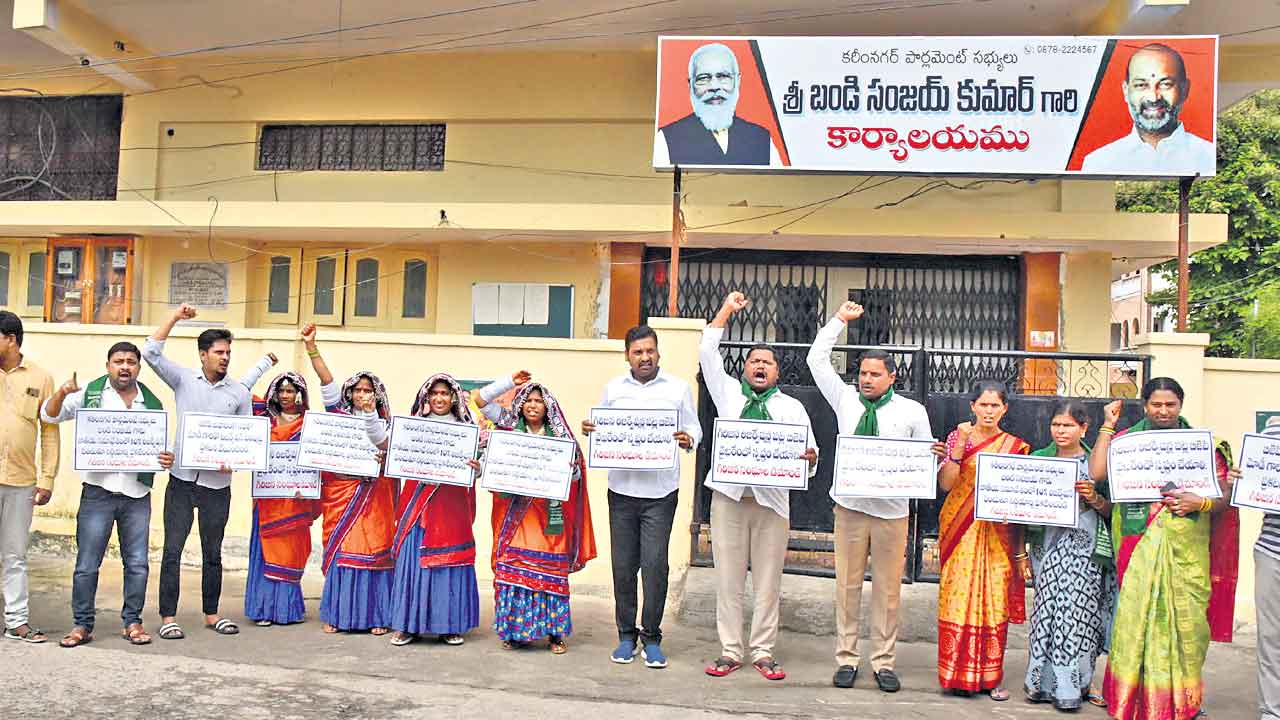 ఎస్టీ రిజర్వేషన్లు 10 శాతానికి పెంచాలి