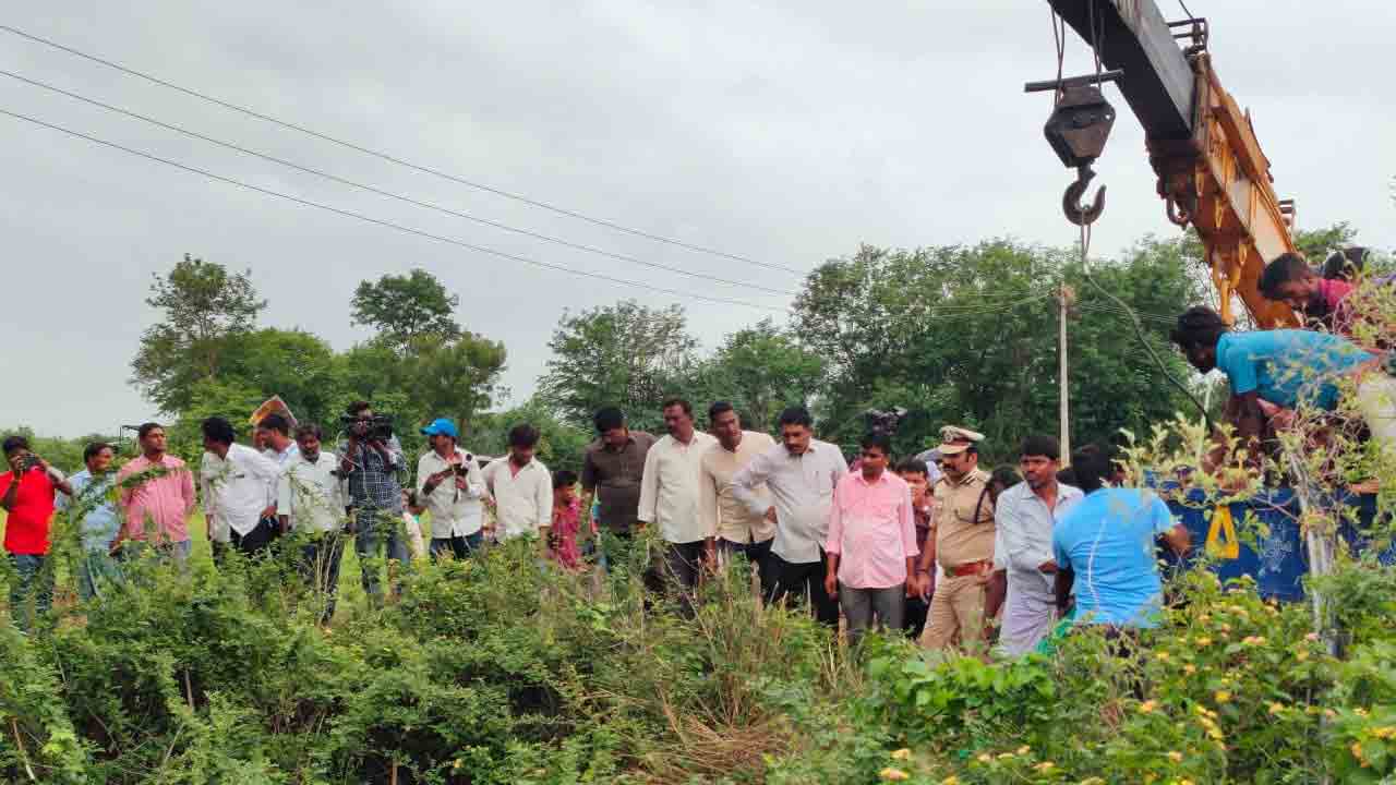 కష్టాలు తీరుతాయనుకుంటే కన్నీళ్లు మిగిలాయి