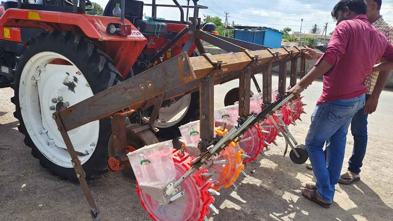 విత్తన యంత్రం.. సరికొత్తగా..