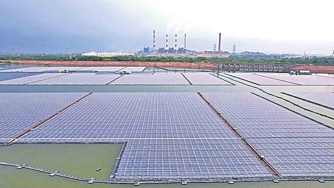 ఫ్లోటింగ్‌ సోలార్‌ ప్లాంటు జాతికి అంకితం