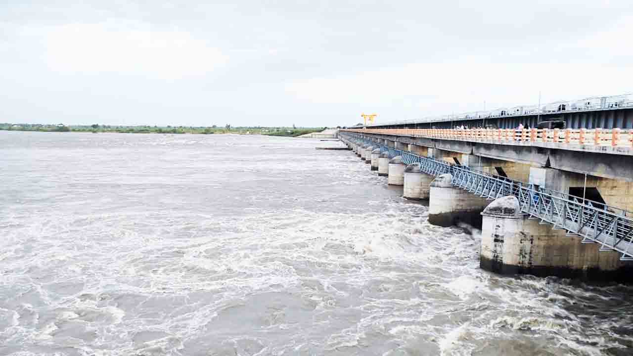 తగ్గని వరద ఉధృతి