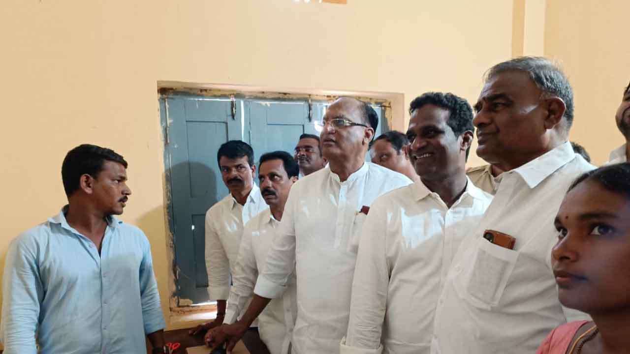 సీసీ కెమెరాల ఏర్పాటుకు దాతలు సహకరించాలి