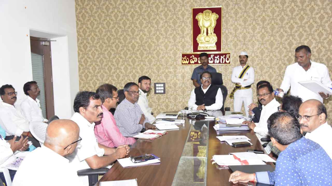 పెద్దఎత్తున మొక్కలు నాటుదాం