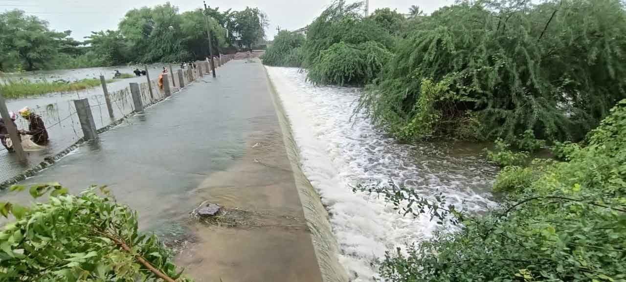 చినుకు ఆగలే..వరద తగ్గలే..