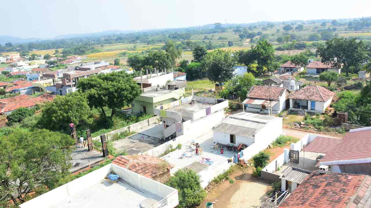 ఊరంతా సర్కారు ఇండ్లే..