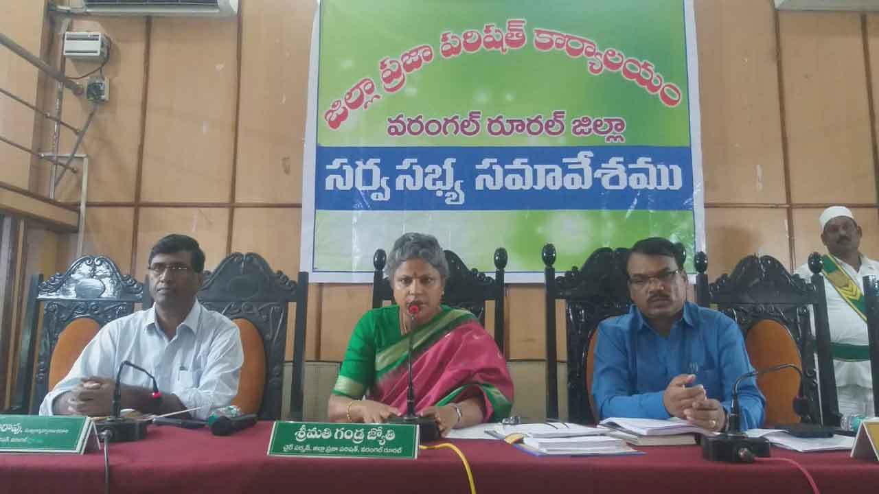 ఉపాధికి కేంద్రం తూట్లు