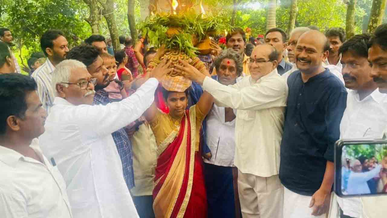 గుర్రాలచెరువులో బోనాల సందడి